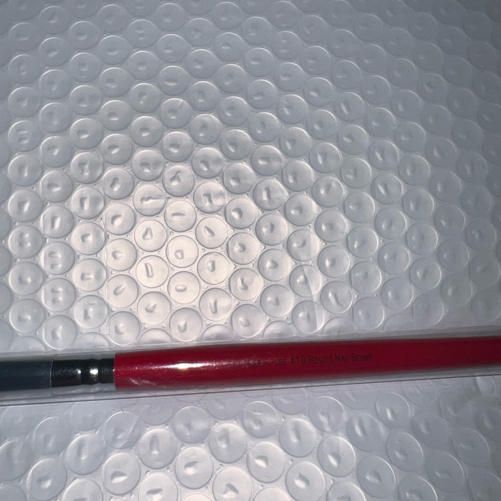 CRÈME # 18 Round Nail Brush. RED **NEW*** - Picture 3 of 5